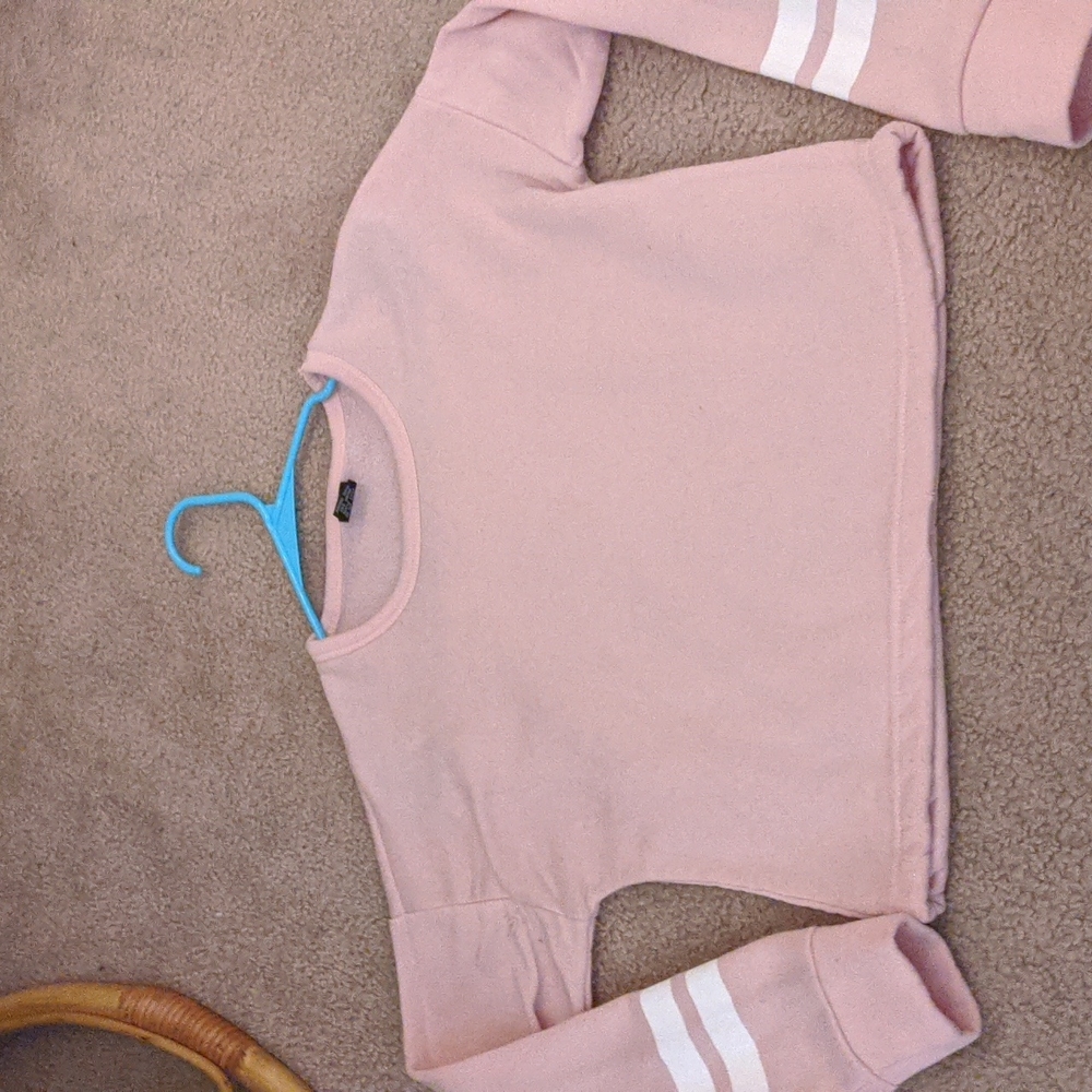 Pink cropped sweater. Size m.